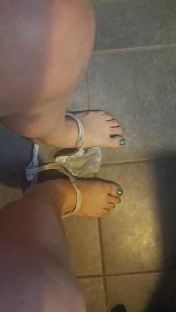 toes and panties