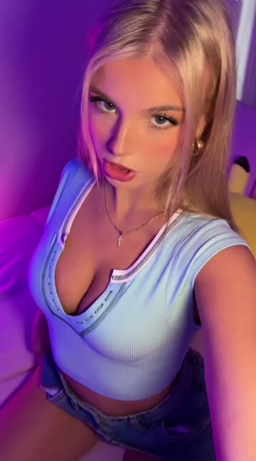 my friends in school don't know i have such a body (18f)