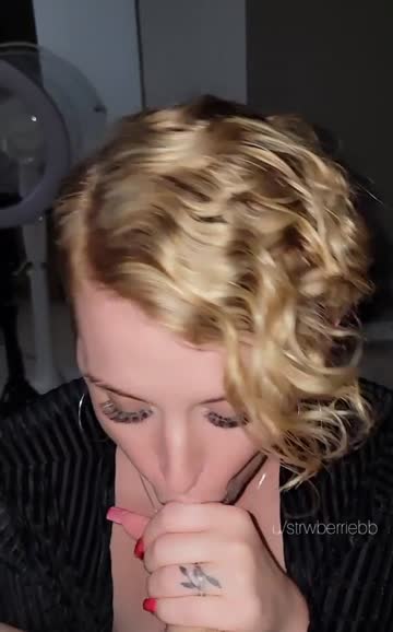 it's sunday so i'm being a good girl & getting on my knees😉 (oc)