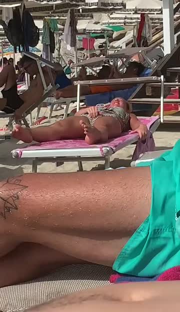 she's got an itch to scratch!