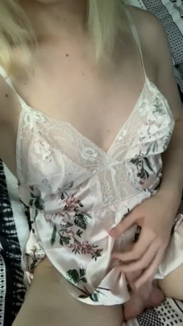 put your face under my dress. please? 🥰
