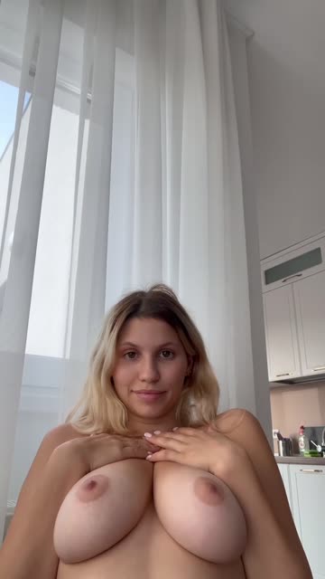 i love showing my natural boobs to random guys [gif]