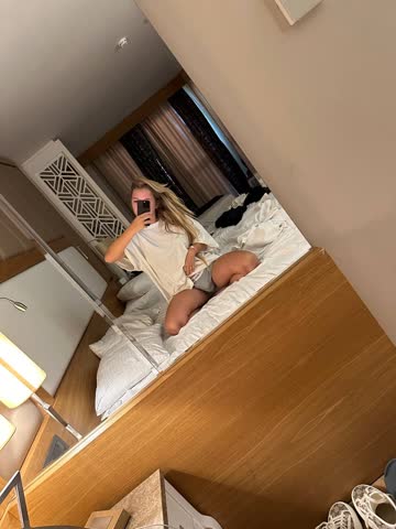 what if we were friends, you come into my room and see me laying like this?😝