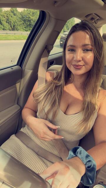 driving in my new dresss 🥰