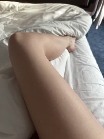 hotel room leg!😋