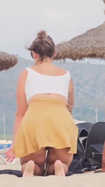 caught public, upskirt pussy at the beach