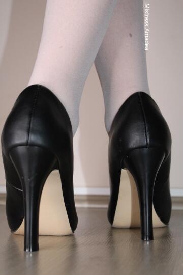 it's black heels day 🥰