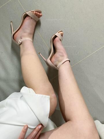 these legs are very fond of wearing elegant heels!