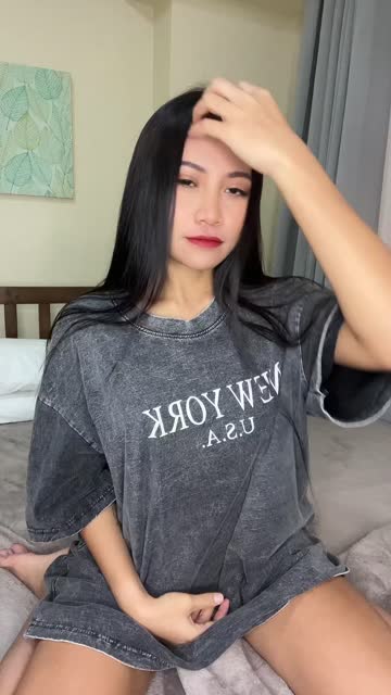 oversize clothes hide my 19-year-old body so well