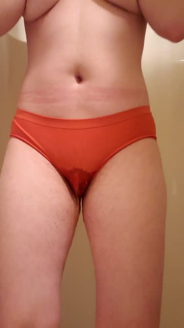 couldn't hold it anymore... 💦 (18 tg, they/he pronouns)