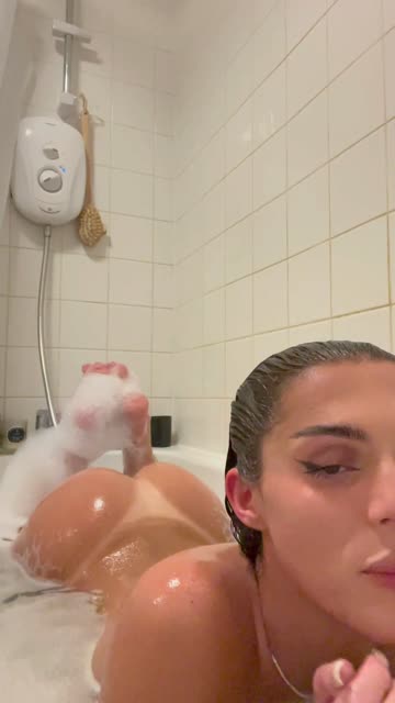 the face of a girl who just got stood up