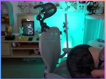 pokimane’s hips and ass are driving me insane rn…