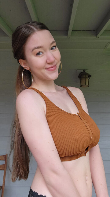 feeling cute in a ponytail today
