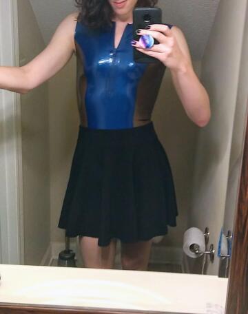 [oc] i love to walk public trails in latex, this was my outfit yesterday