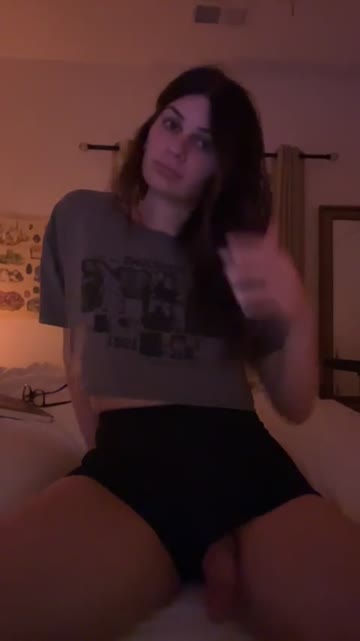 into trans girls with thicc thighs?! 😈