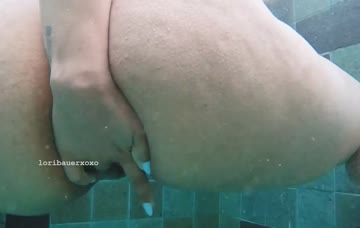 ass even bigger underwater [oc]