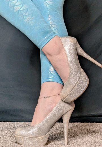 wearing my favorite most loved heels 