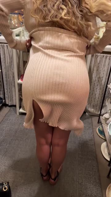 pulled my tits and my ass out at the thrift store 