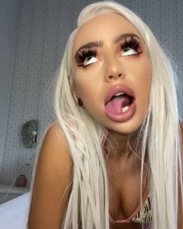 elissa alexis (a.k.a. naomi woods) showing off her perfect full lips & pink tongue + borderline ahegao :)