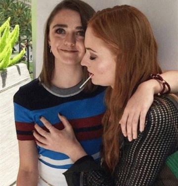 would love to see more squeezing (maisie williams and sophie turner)