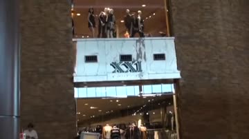 mall window