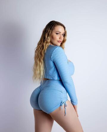 mia malkova's thick ass in blue shorts 🔥