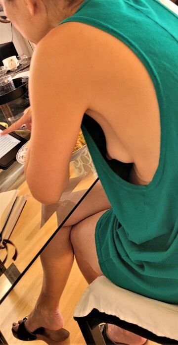 such a sexy downblouse sideboob that even shows her nipple. i love that my asian wife wears such revealing clothes around the house and shows off her body. now to get her to wear that top out!