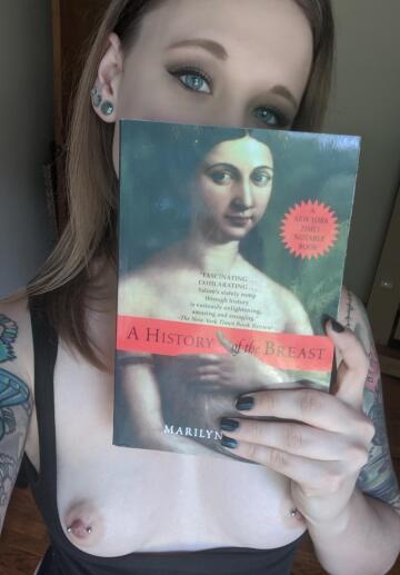 some people tell me they don't like reading... i say they just haven't found the right book 😊 27 [f]