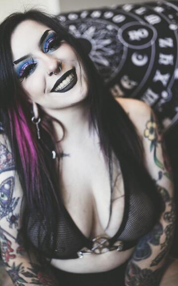 fun fact: goth girls have the cutest smiles since they’re so rare 😂