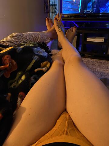 girls night 😍 honestly didn’t expect anyone to even like my last post but wow 😅😅