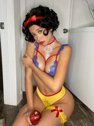 anyone like snow white?