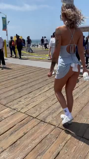 booty flash in public.