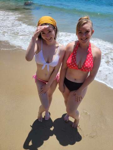 beach day with daughter 🏖️ [f47]