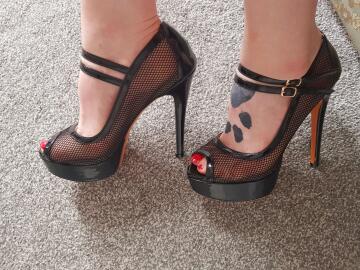 like my heels?? 🖤