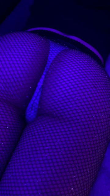 do you like my bubble butt in fishnets ✨