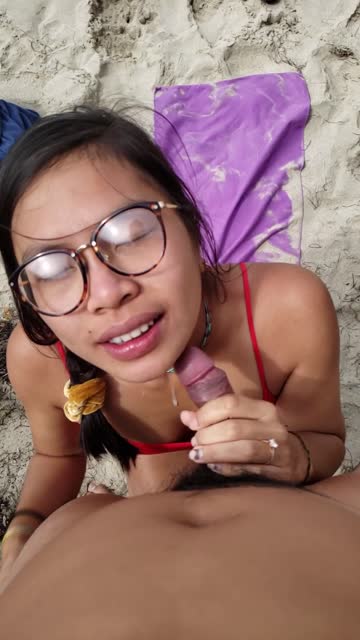 singaporean cutie public beach blowjob