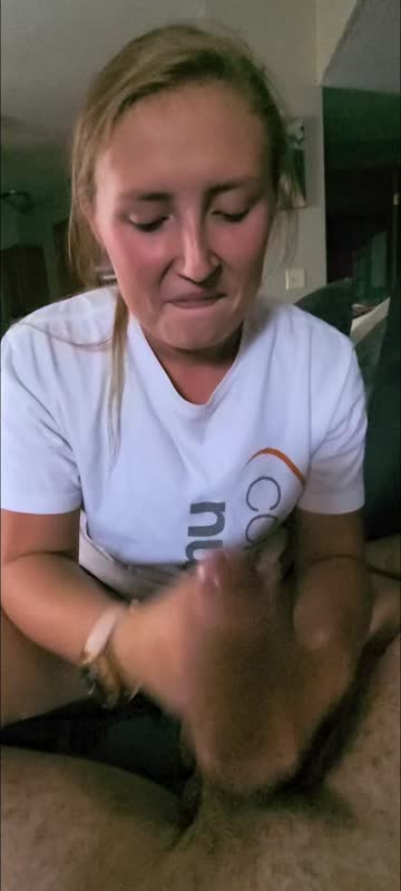 waiting for that cum😝