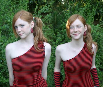 natural redheads look good against green