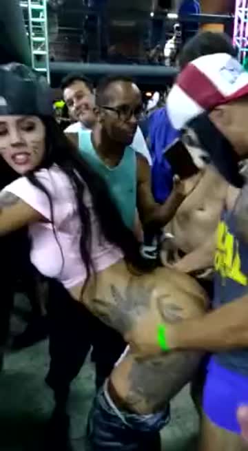 public sex at the 2019 brazilian carnival