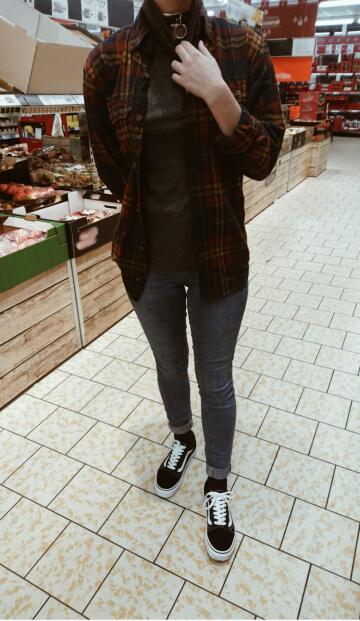 guess who's collared, plugged and wearing nippleclamps.. [f20]