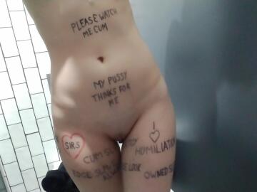 sir made me cum in a public bathroom😳