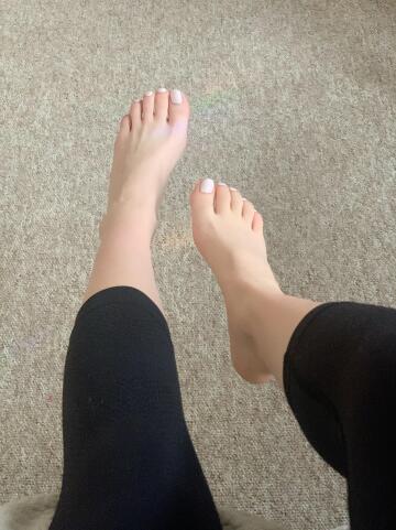 do you like my little feet? 😋🐰