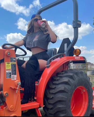 you think my tractor’s sexy??