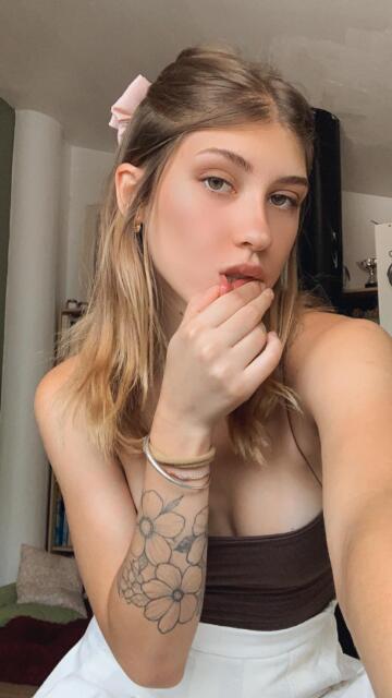 hi :)