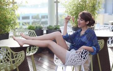 victoria justice showing off