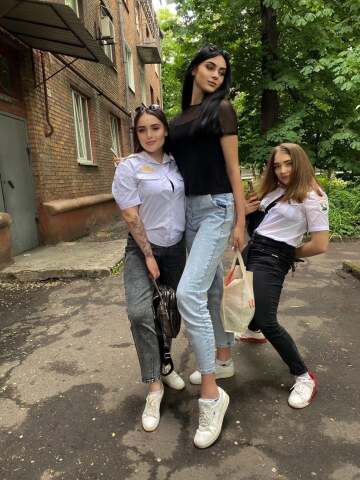 alina and friends