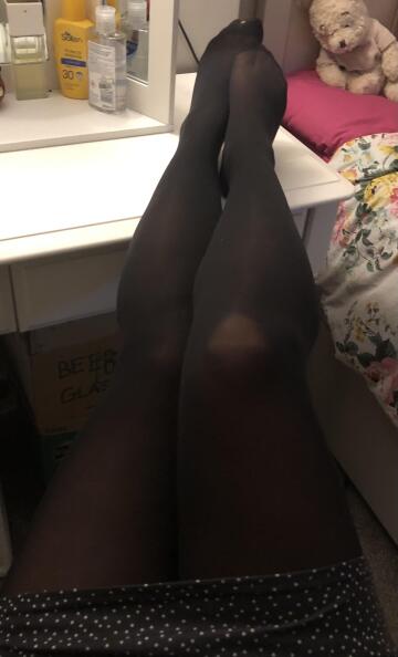 aren’t classic black nylons just the sexiest?