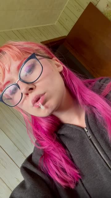 i love drooling at my desk, keeps work interesting 🤤