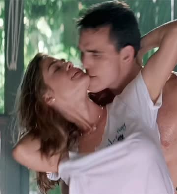denise richards - matt dillon playing with her tits in 'wild things'