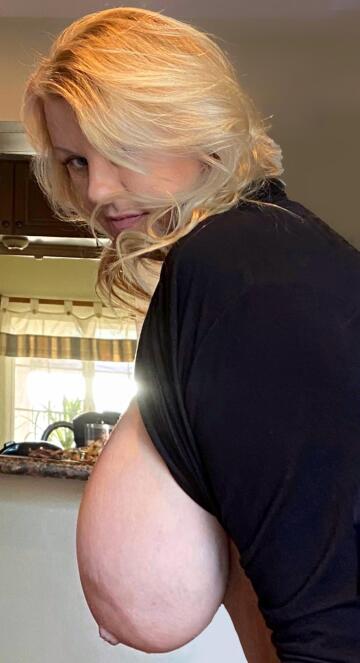 [56] some side boob for ya